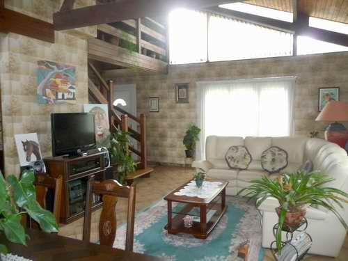 Maison à étage 145m², 4 chambres, garage sur 906m² CESTAS BOURG